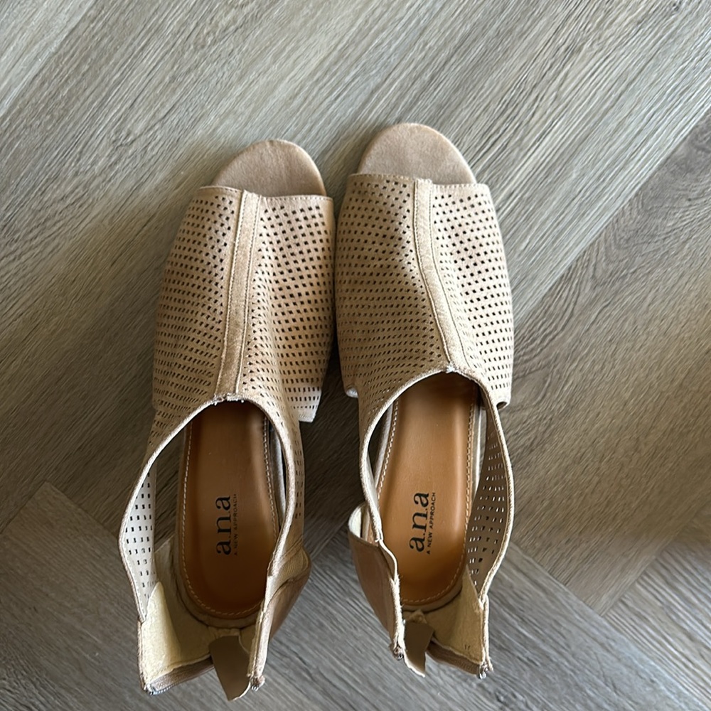 Ana A New Approach Womens Tan Wedge Heels Sandals Size 9